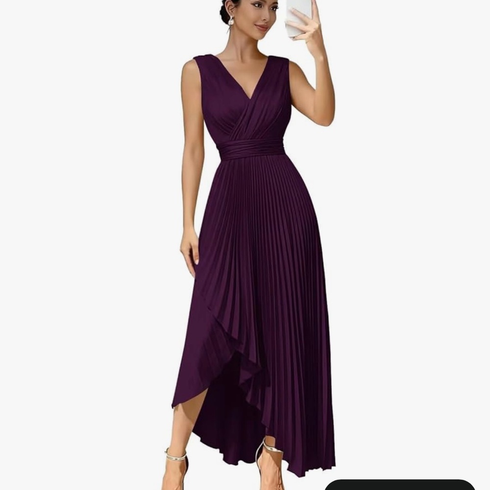 Sleeveless V-Neck Pleated Maxi Dress in Deep Plum